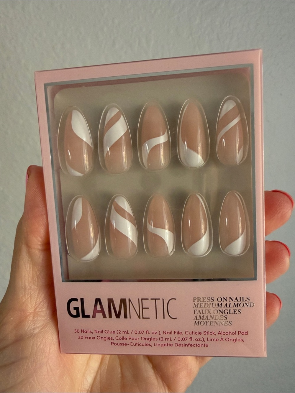 Glamnetic press on nails in marshmallow swirl
